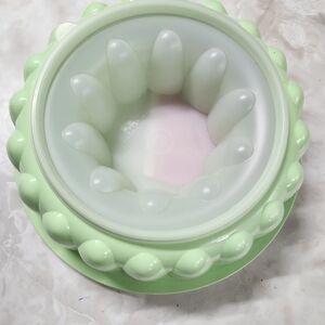 Tupperware Green and White Mold